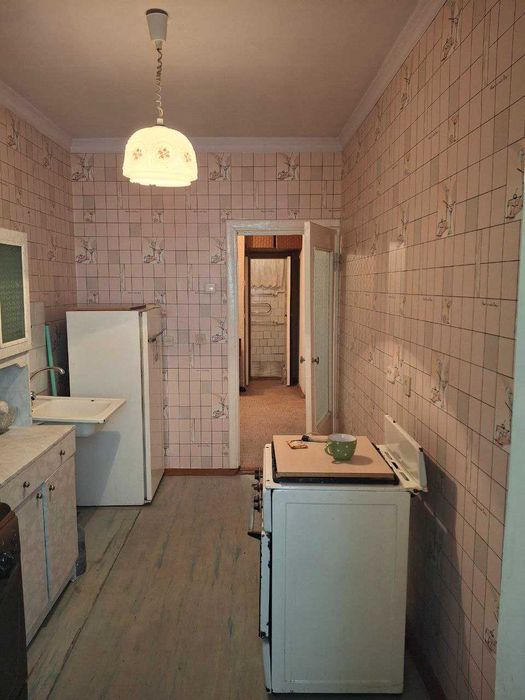 Продаётся 3комнатная на Чиланзаре-Ц балкон 2×6.