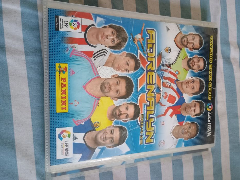 Vând lot 3 cataloage, cartonase Panini, stare foarte buna!! Spania