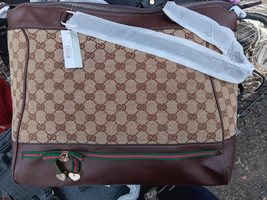 Затворен Магазин Чанти 5-10лв.на едро