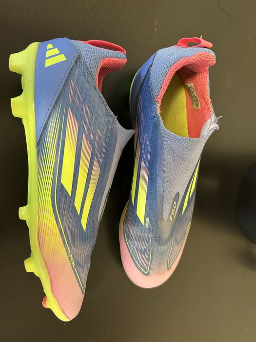 Детски футболни обувки