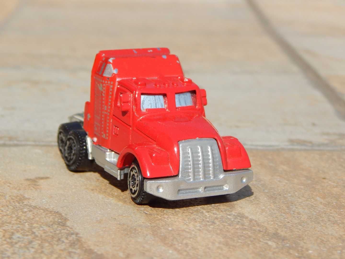 Macheta cap tractor camion Kenworth scara 1:87 metalic