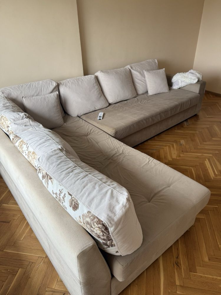 Диван с възглавници 3.20 х 2.30