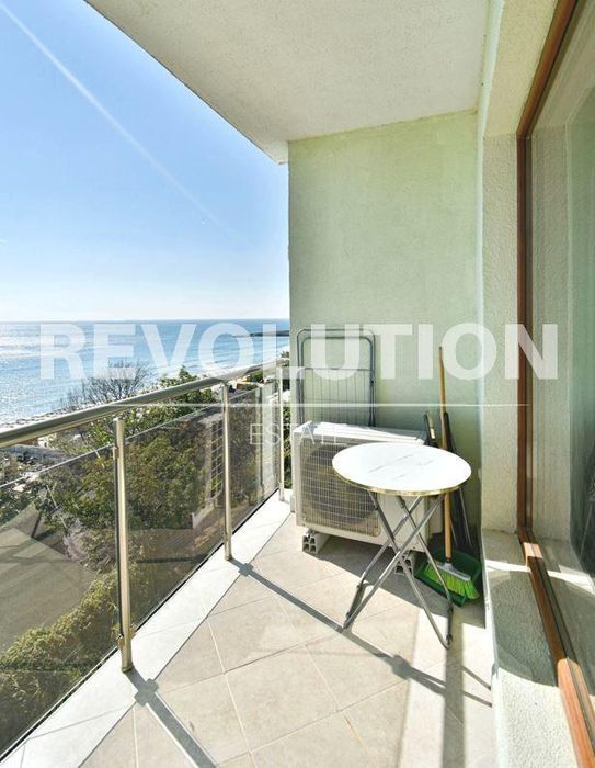 Двустаен апартамент в района на м-т Ален Мак!