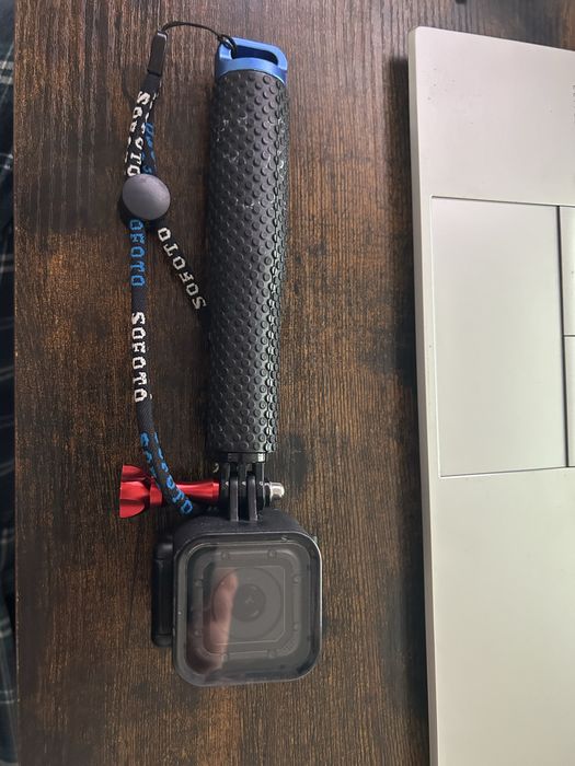 Vand Go Pro Session 5 cu accesorii