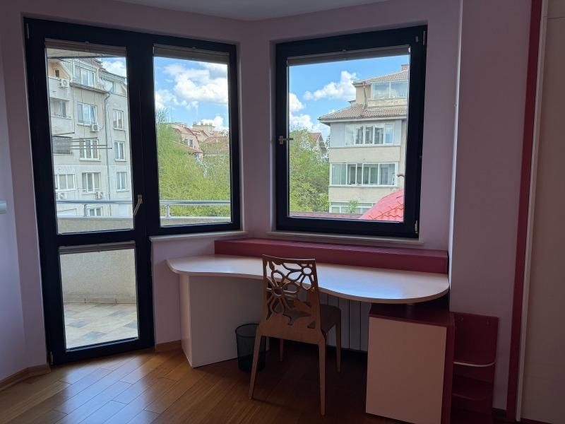 Дава се под наем Четиристаен апартамент в София, Гео Милев - 140 кв.м за 1300 € - Снимка #3