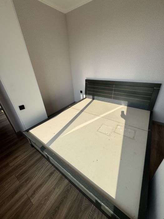 Кровать БЕЗ матраса!!