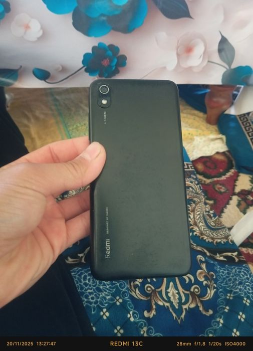 Redmi 7A tiniq ayb yoq hama joyi radnoy