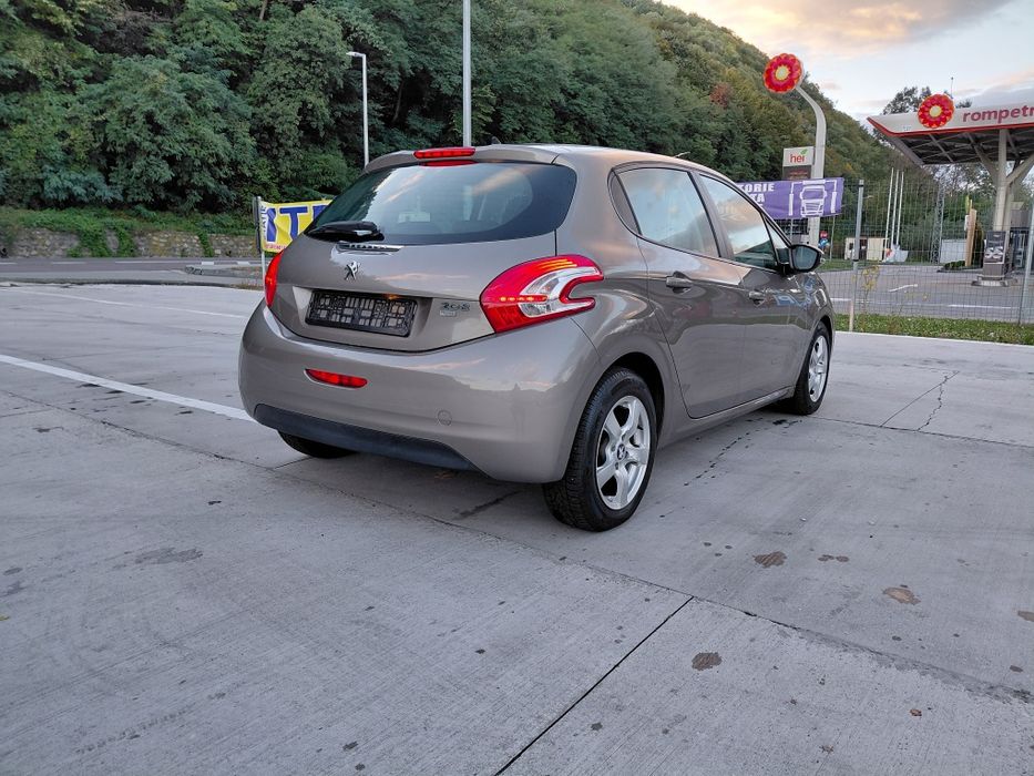 Peugeut 208 1,6 diesel an 2014 euro 5 Navigație/ Incalzire scaune .