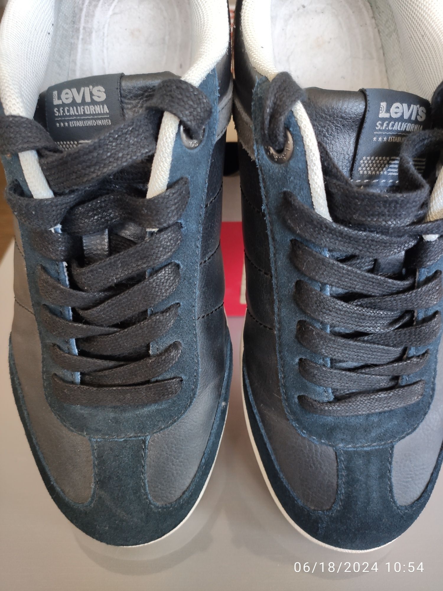 Levi's спорни обувки