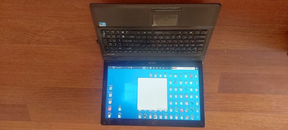 Laptop Assus procesor Intel i3