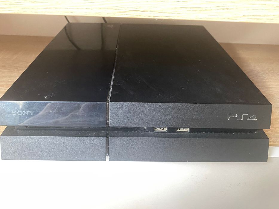 Продам Sony PlayStation 4