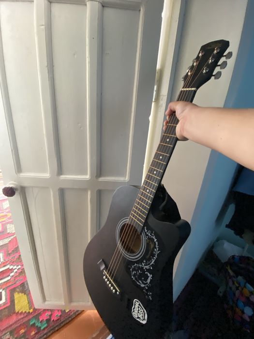 Gitara sotiladi arzon