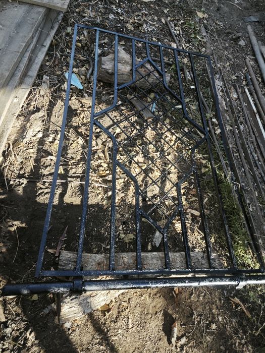 На окна и ограждение.