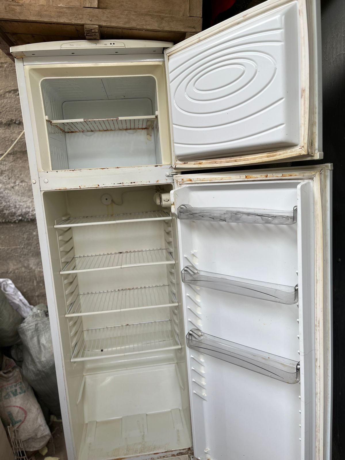 Продам холодильник