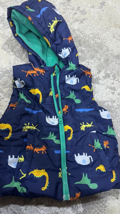 Детская жилетка на мальчика в хорошем состоянии размер 2 года