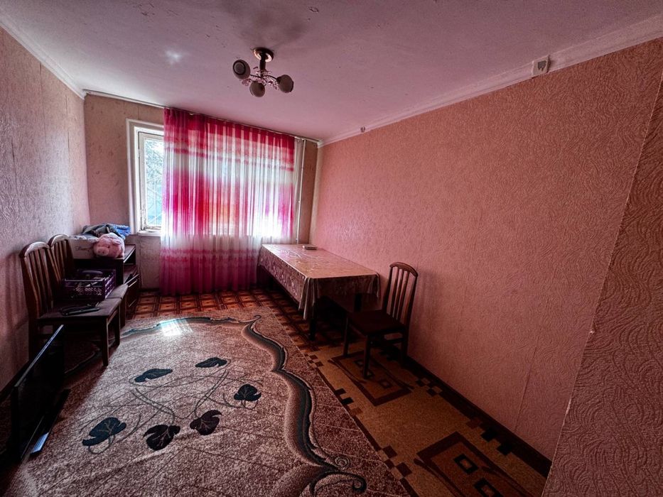 Чирчик шахар 3 микро район 1х сотилади 19.000$ 32 кв/м 1 этаж Наличка