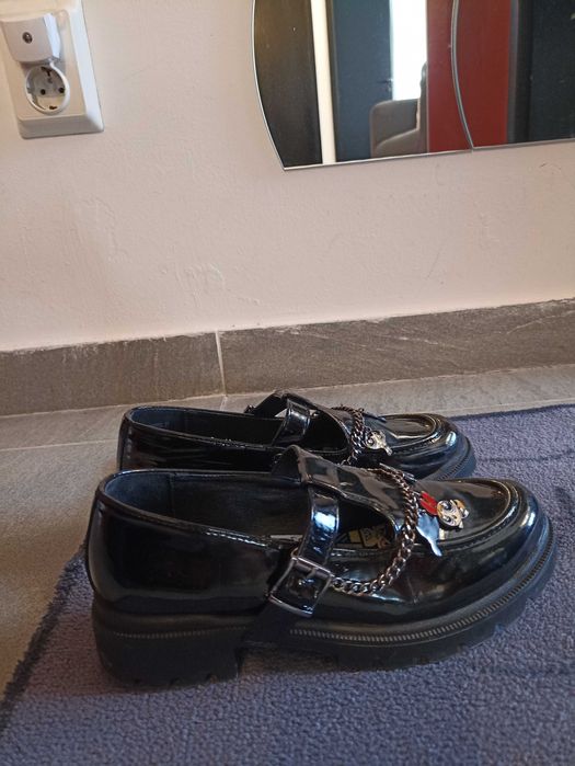 Pantofi negri de lac CCC, mărimea 37, 23,5 cm în interior
