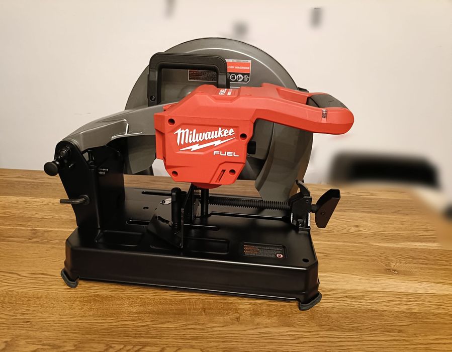 Masina fierastrau metal cu acumulator Milwaukee m18
