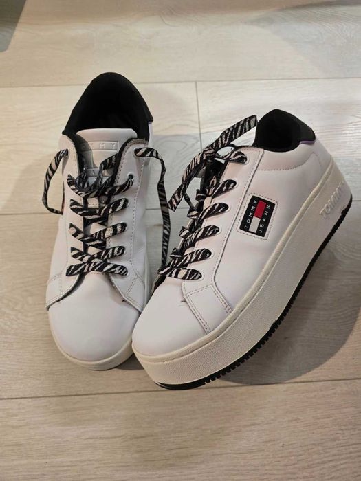 Tommy Hilfiger, 40 номер