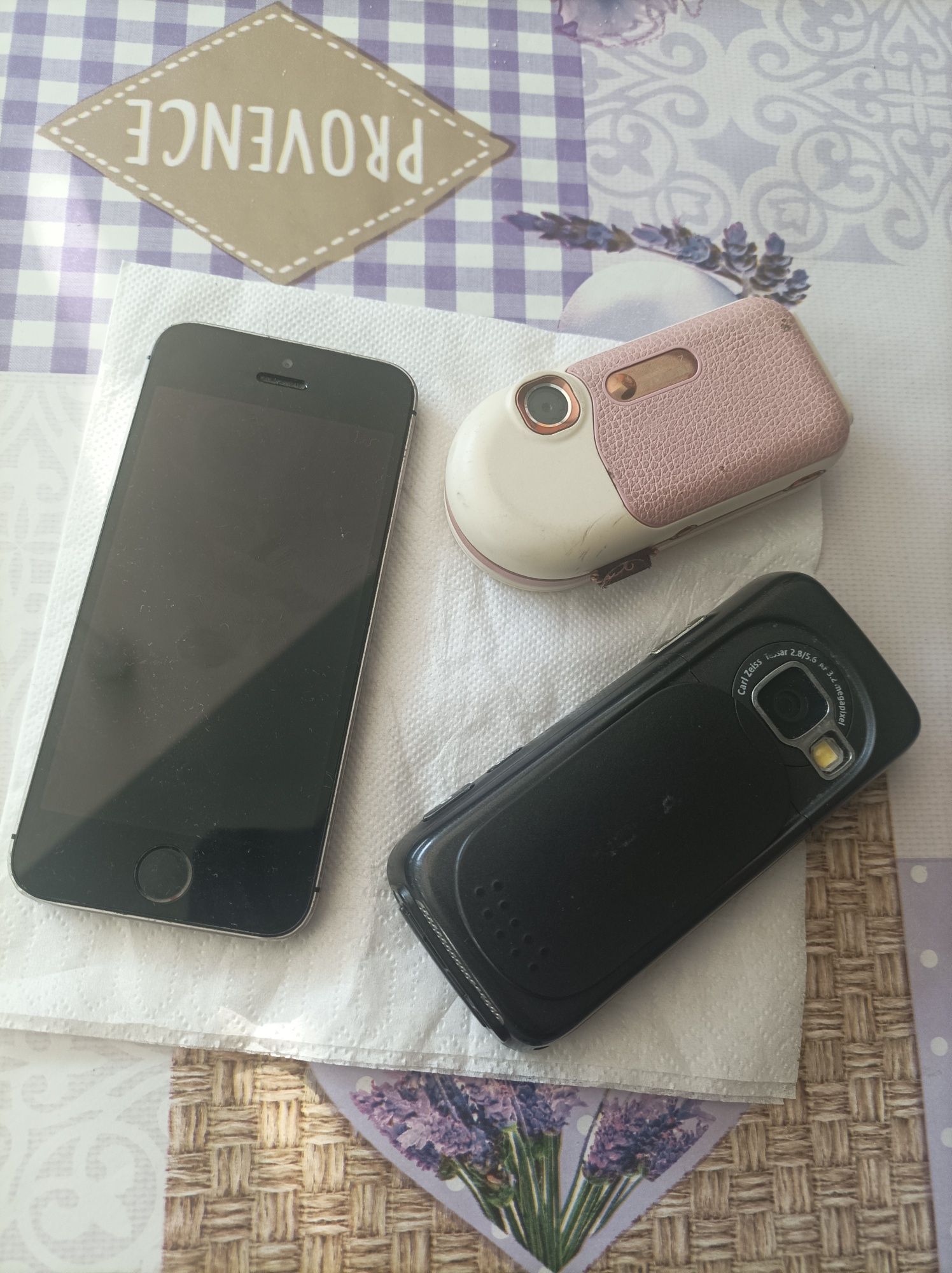 Лот от три телефона Iphone SE,Nokia 7373 ,Nokia N73