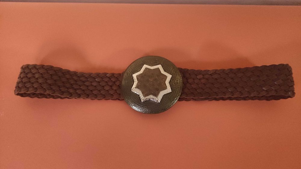 Два широки колана от естествена кожа с масивни токи