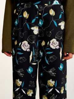 Pantaloni Largi Pull&Bear cu eticheta