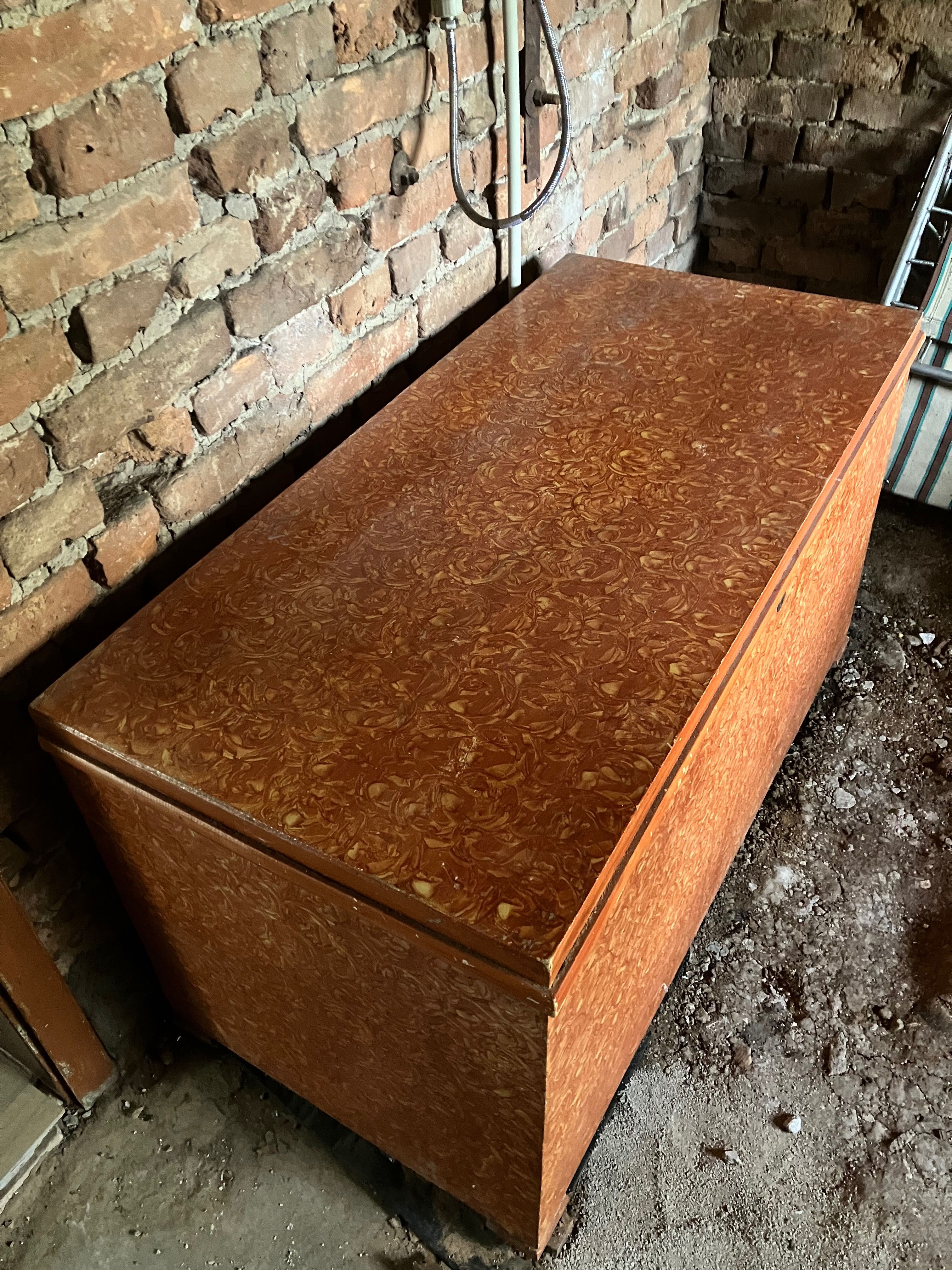 Старинна ракла от дърво