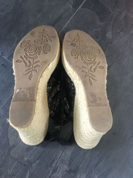 Сандали с паети. Номер 40.