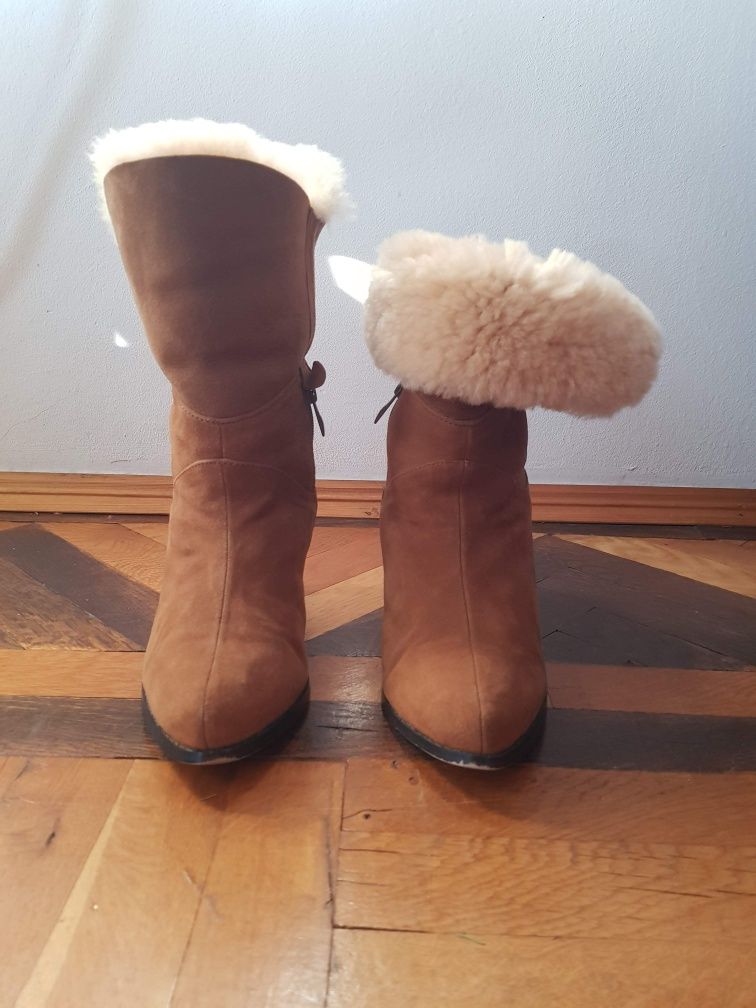 UGG обувки на нисък ток