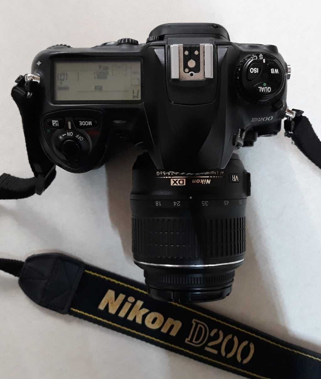 Nikon D200 cu obiectiv 18-55 VR