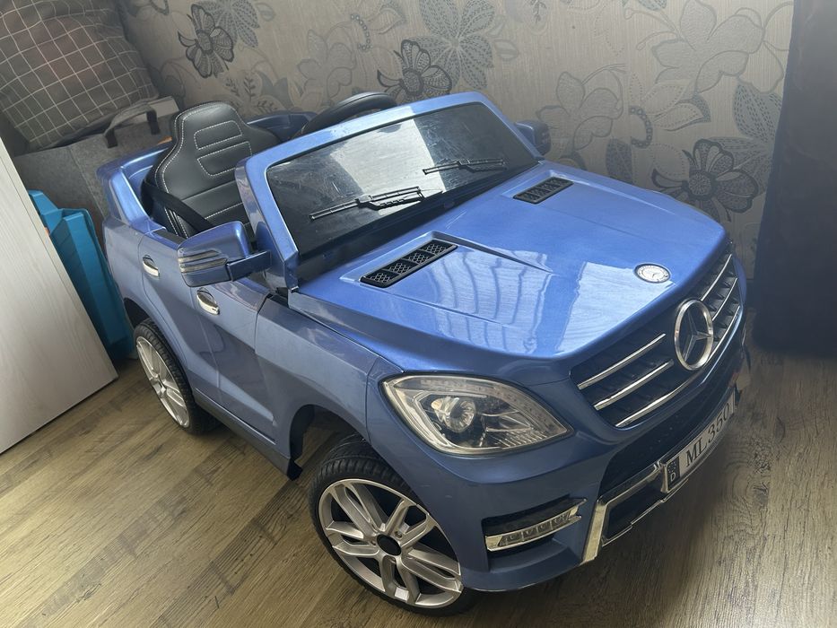 Продам детскую электрическую машинку