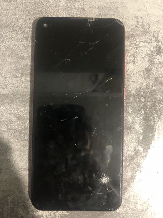 На продаже Samsung A11 64гига,минус только в дисплее ,всё работает