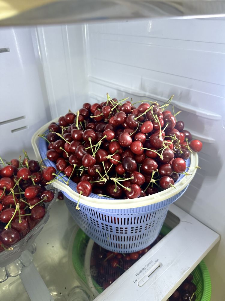 Домашняя, сочная черешня