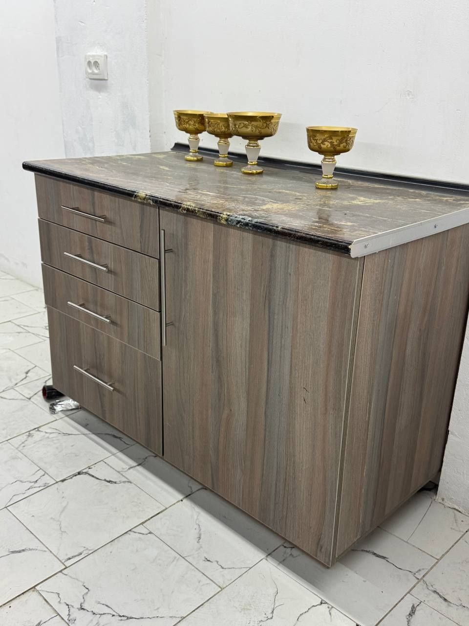 Mebel sotiladi studya uchun