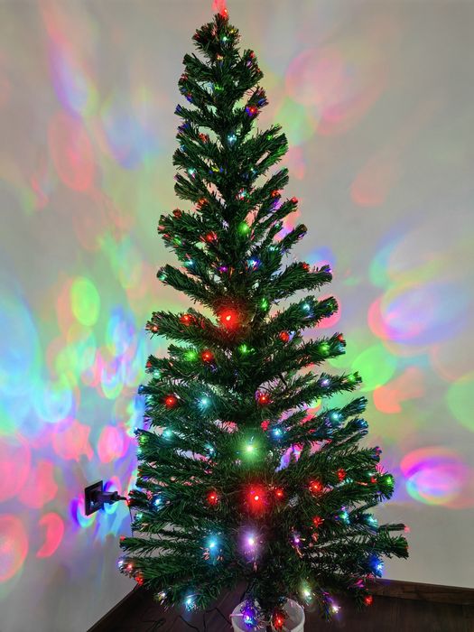 Vand brad artificial cu instalatie de lumini 210cm