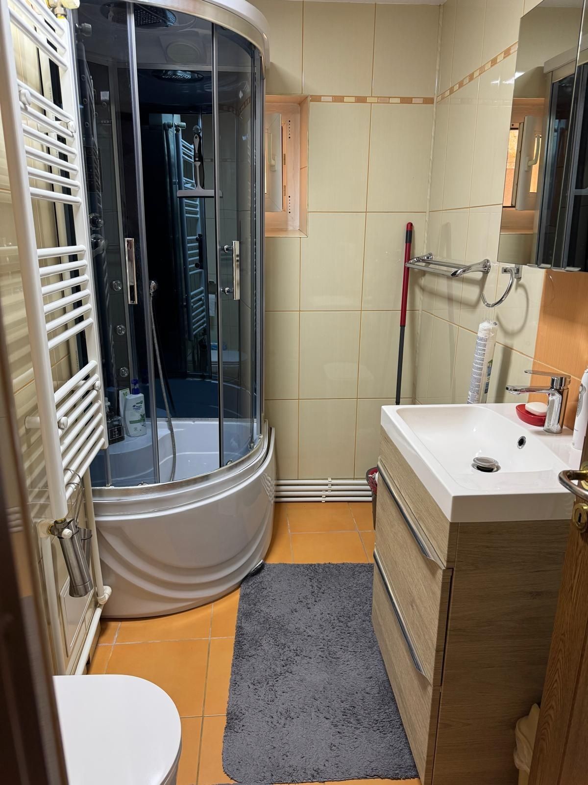 Apartament 3-4 camere, ideal pentru  familie cu 2-3 copii