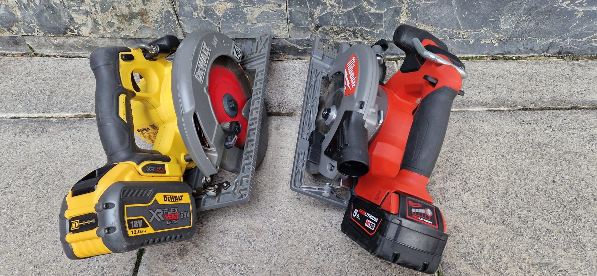Dewalt ,Milwaukee circular pe acumulator