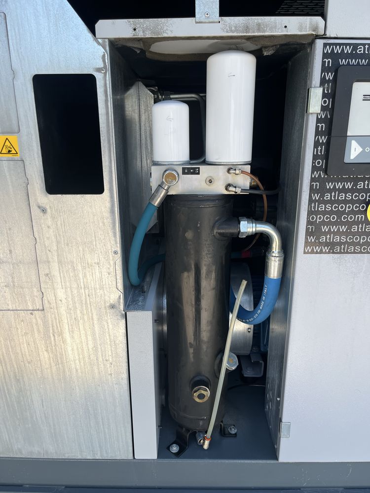Трифазен винтов компресор Atlas Copco GA 5.5kw и ресивър 270lt