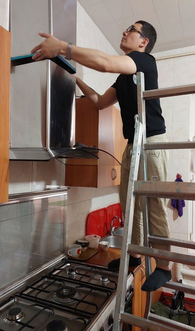 ремонт кухонной вытяжки  любой сложности