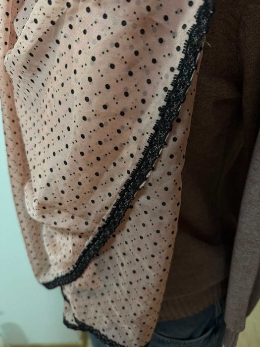 Дамски шал, прозрачен, употребяван.