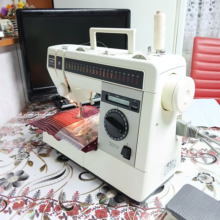 Masina de cusut PRIVILEG cu butoniera automata dintr-un singur pas