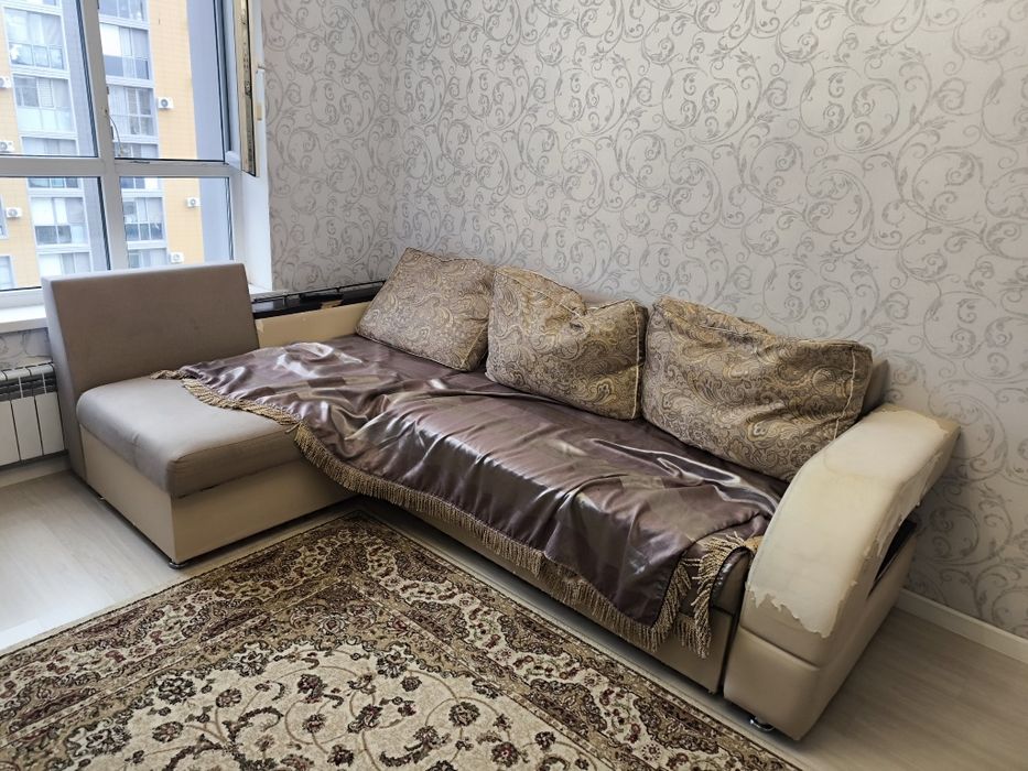 Продам диван раскладной для зала или прихожей