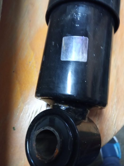 Vind două amortizoare maysan noi