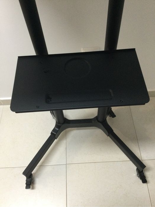Vand masa mobila de metal pentru laptop sau tv sau altceva