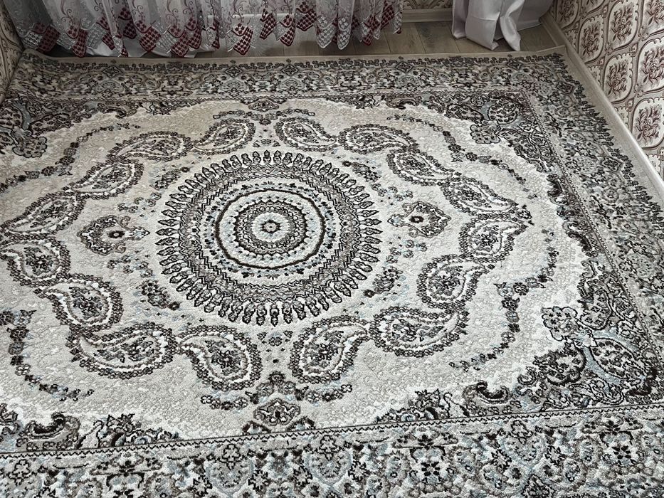 Продам ковер в хорошем состоянии