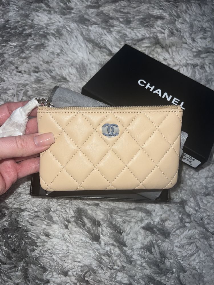 vand portofel chanel nude