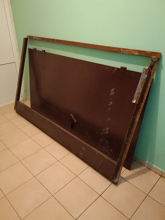 Продам железный две рь размер 2,10 на 1,20 от подъезда в отличном сост