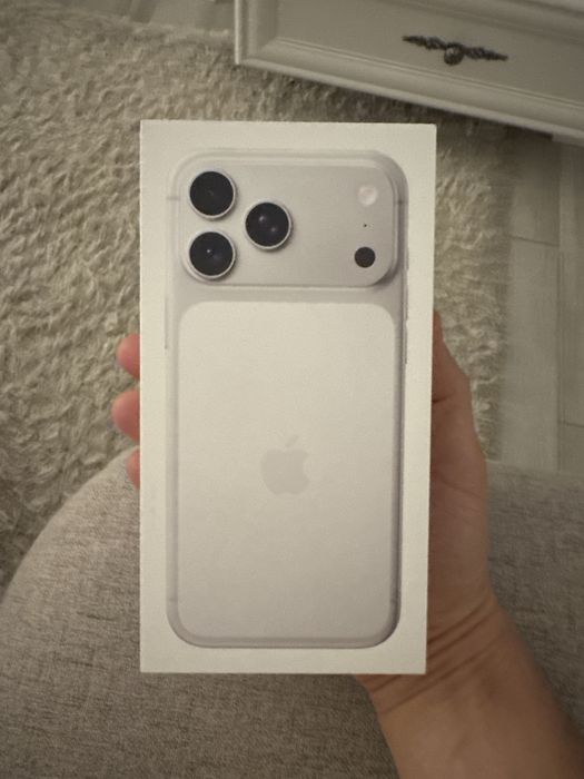 iphone 17 pro max 256gb, nou, sigilat, model de Europa cu sim fizic.