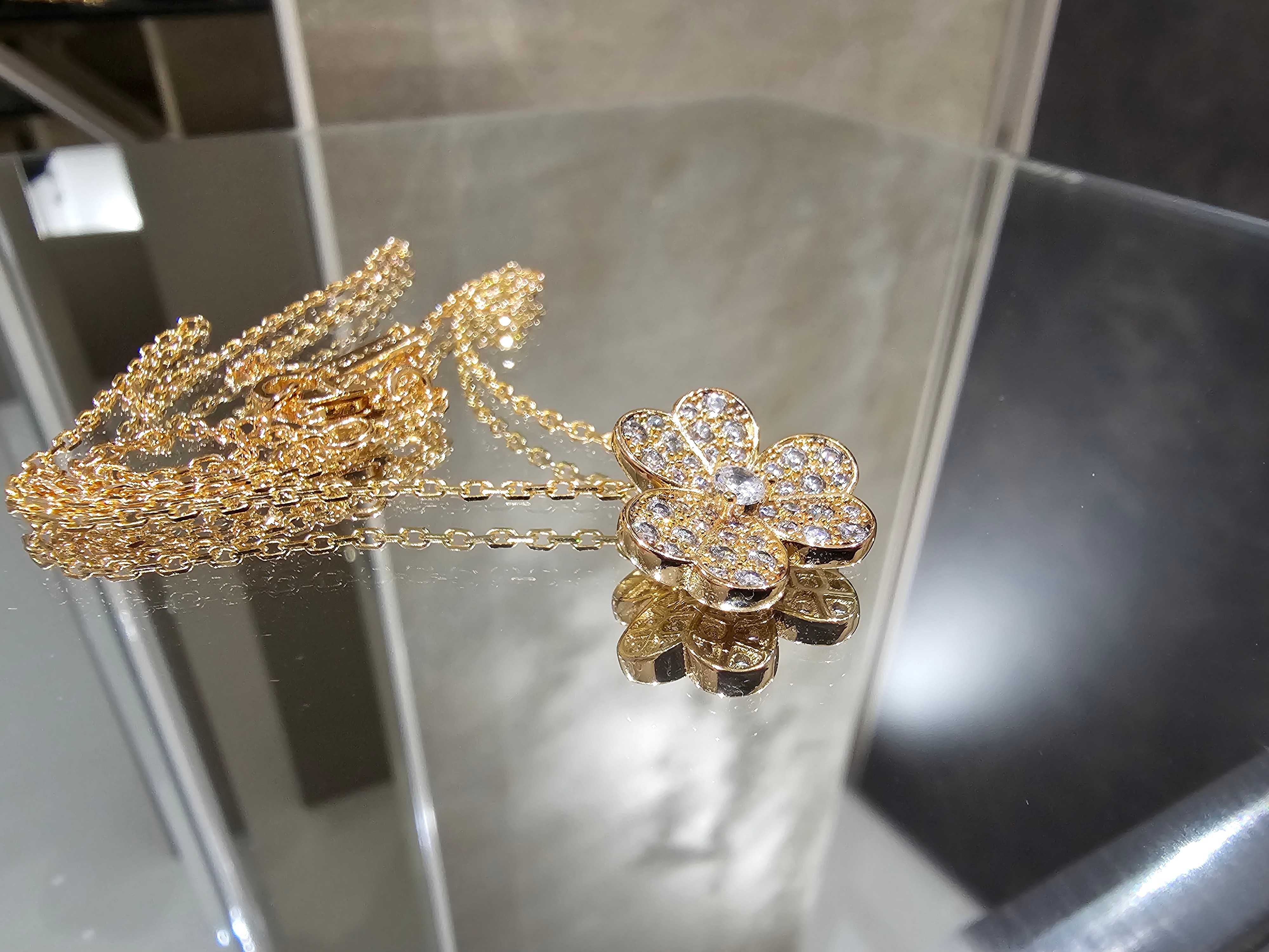 Van Cleef & Arpels VCA Rose Frivole Small Diamond Clover Дамско Колие