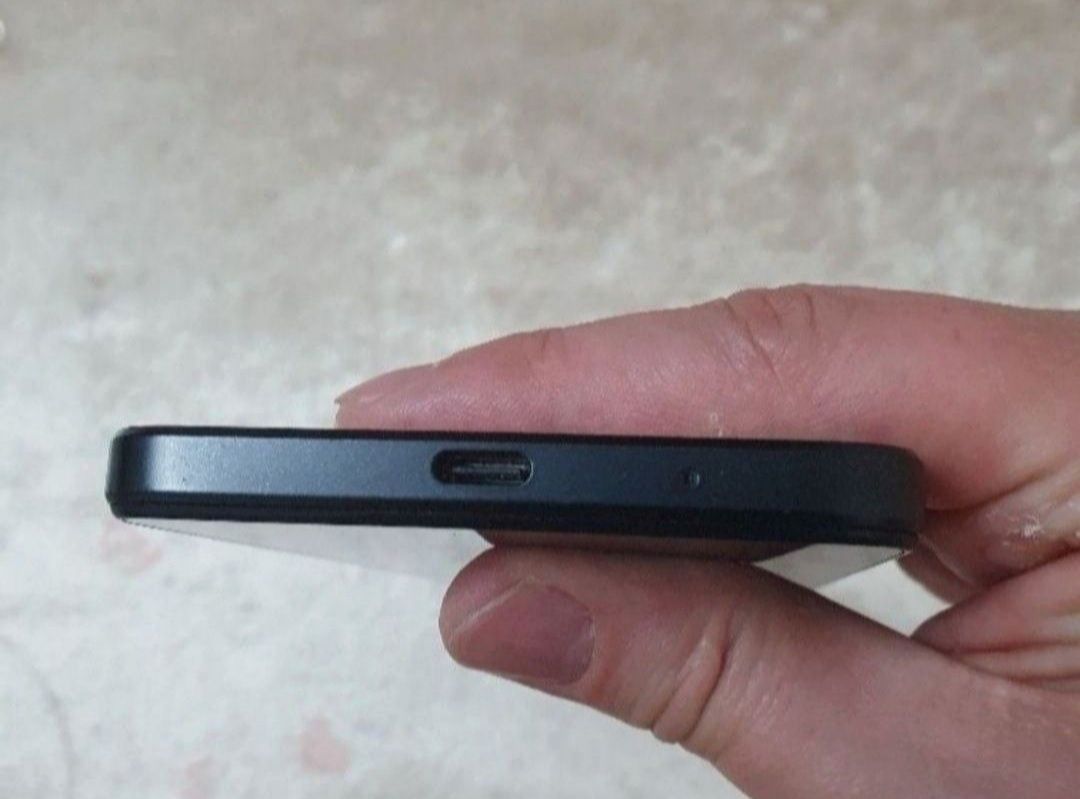 Srochna sotiladi Xiaomi Redmi A3 4/128Gb Black 2024 yili yengi madel